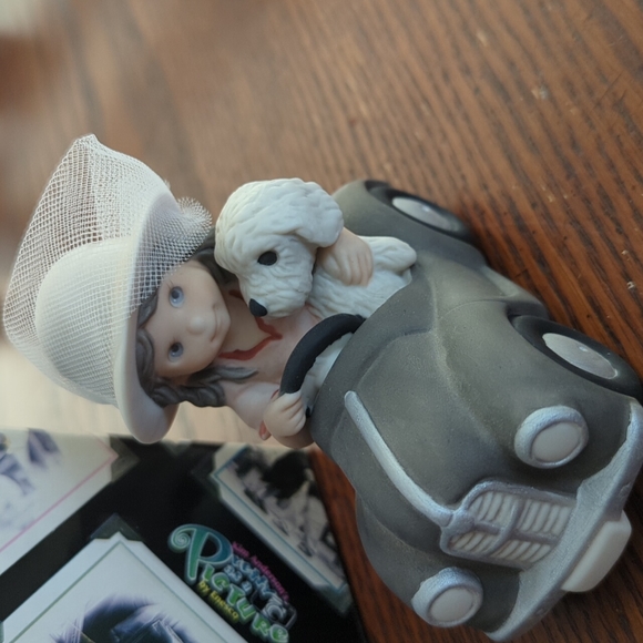 Enesco Girl in a car with dog figurine - Picture 2 of 7